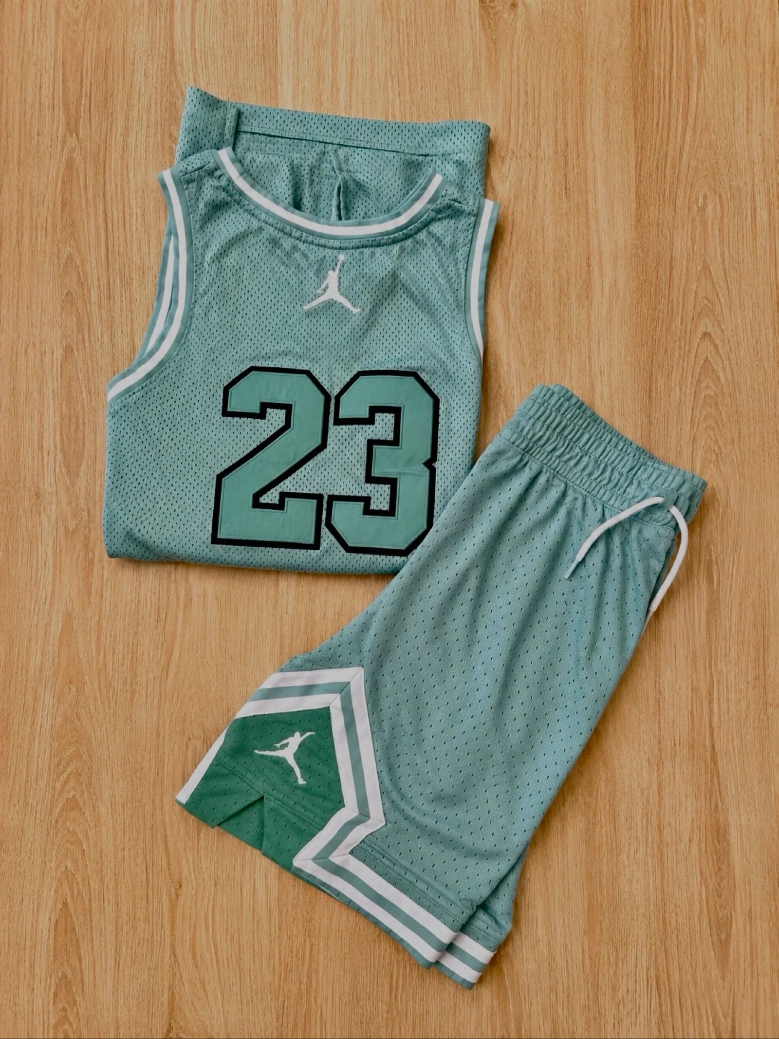 Conjunto Jordan camiseta y pantalón verde menta